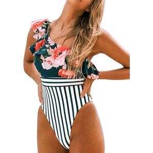 Cupshe ruffle one shoulder swimsuit S